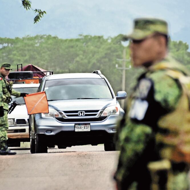 Elementos de la Guardia Nacional supervisando Chiapas en la tarea de detener el flujo migratorio. Foto: EFE
