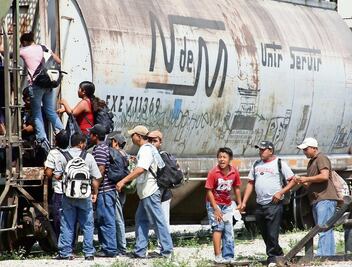 Crece oleada de migrantes de CA