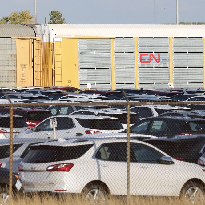Compensación. De enero a septiembre de 2018 se enviaron 2 millones 570 mil 700 unidades, 7.5% que en 2017; la de sedanes se contrajo 18.2%. (ARCHIVO EL UNIVERSAL)