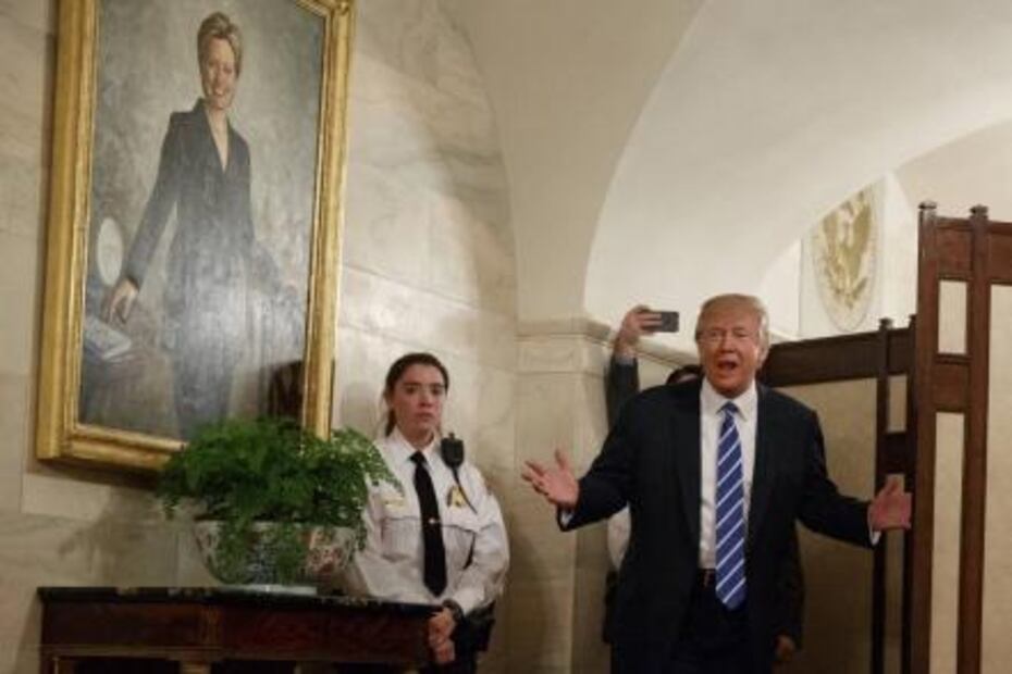 Trump sorprende a estudiantes en reapertura de visitas a la Casa Blanca