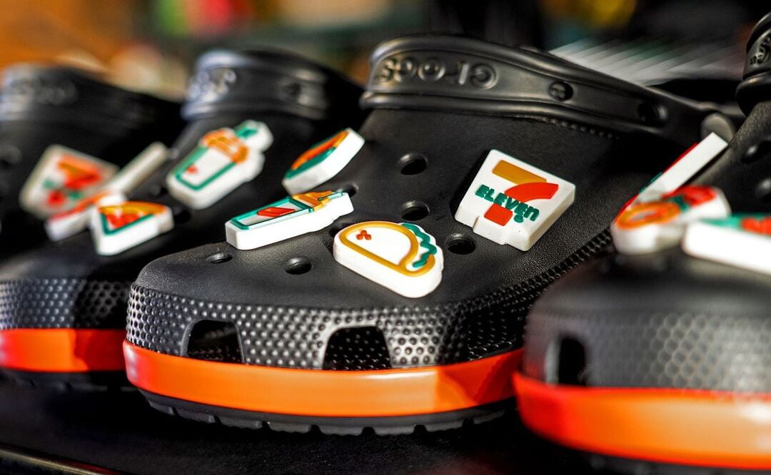 Crocs lleva los colores de 7-Eleven en una nueva colección / Foto: Especial