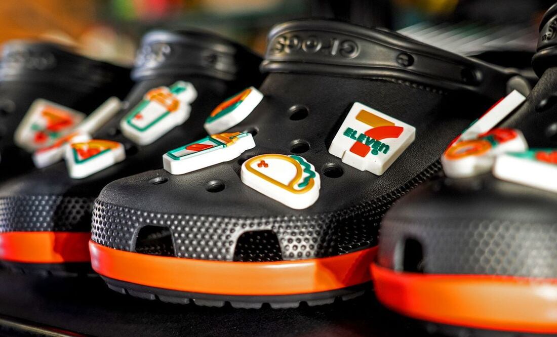 Crocs lleva los colores de 7-Eleven en una nueva colección / Foto: Especial