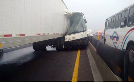 Choque en Circuito Exterior Mexiquense deja varios heridos