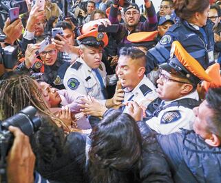 Exigen medicina padres de niños con cáncer