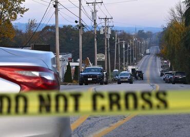 Policía canadiense teme que autor del tiroteo de Maine pueda huir a Canadá