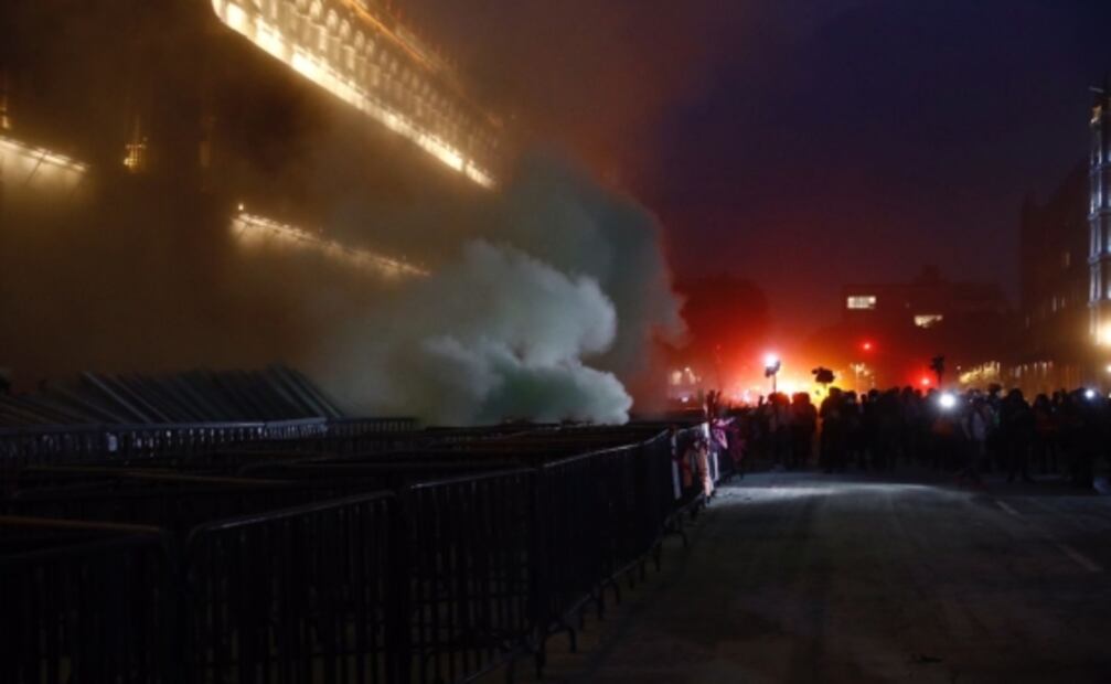 El violeta le gana al bloque negro; dominan consignas y reclamos en marcha por el 25N 