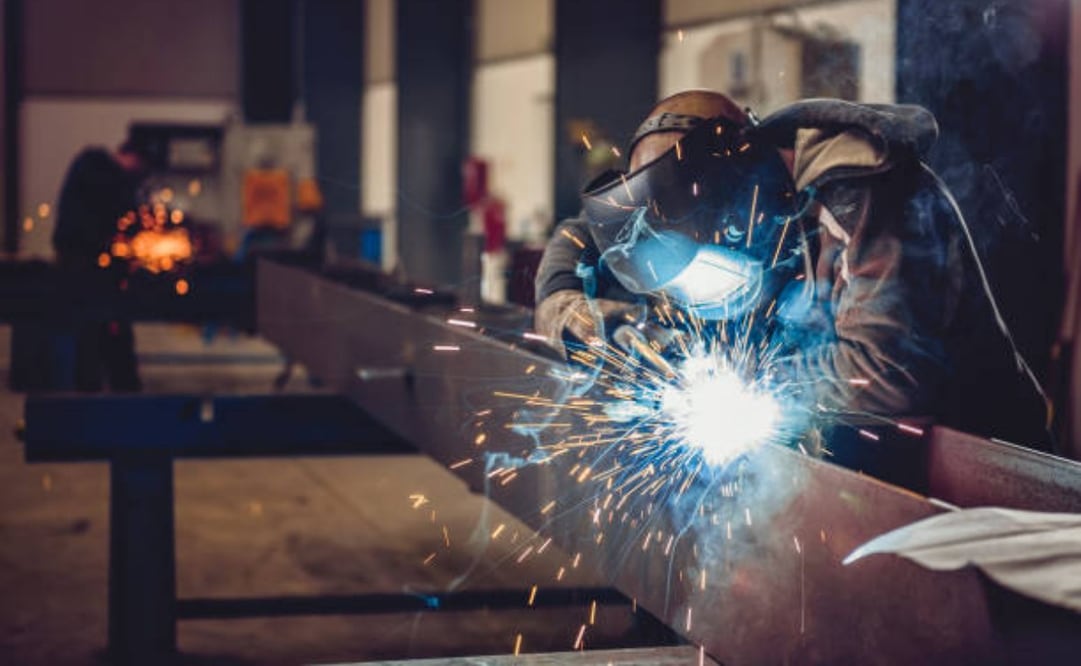 De acuerdo con especialistas, esta industria integrada por mil fundidoras en México tiene un déficit de 62% en personal especializado como son ingenieros y técnicos en mecatrónica. Foto: IStock