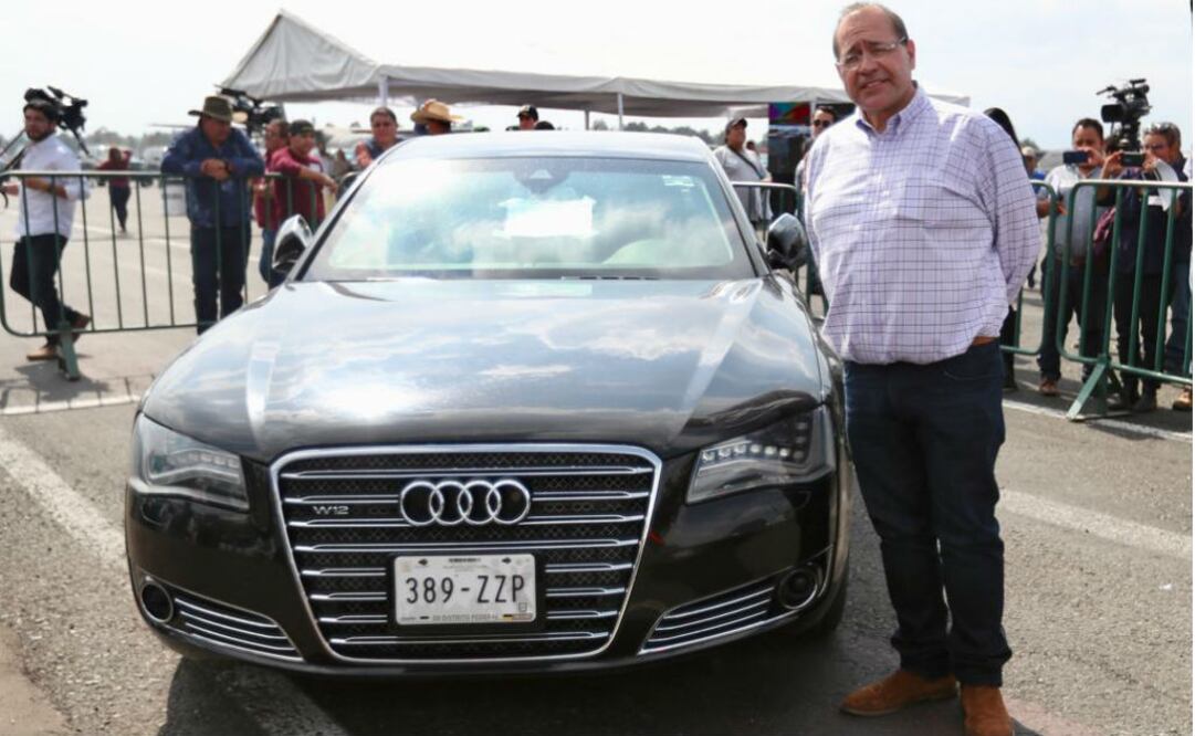 Subasta de vehículos oficiales. Foto: Ariel Ojeda/EL UNIVERSAL