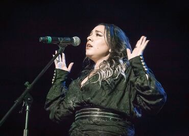 Carla Morrison invita al público del DF a emborracharse