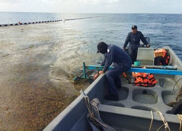 Marina despliega buques sargaceros para atender arribo de sargazo en Quintana Roo
