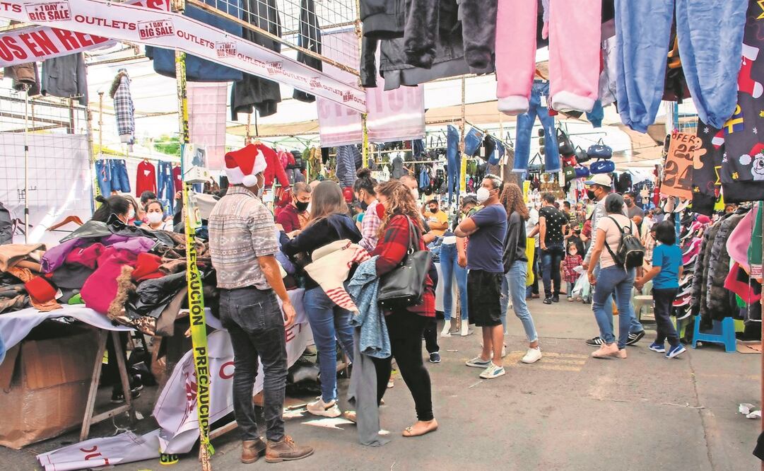 La Secretaría de Desarrollo Económico ahora puede autorizar o revocar permisos para la instalación de tianguis y bazares. Foto: Archivo / EL UNIVERSAL