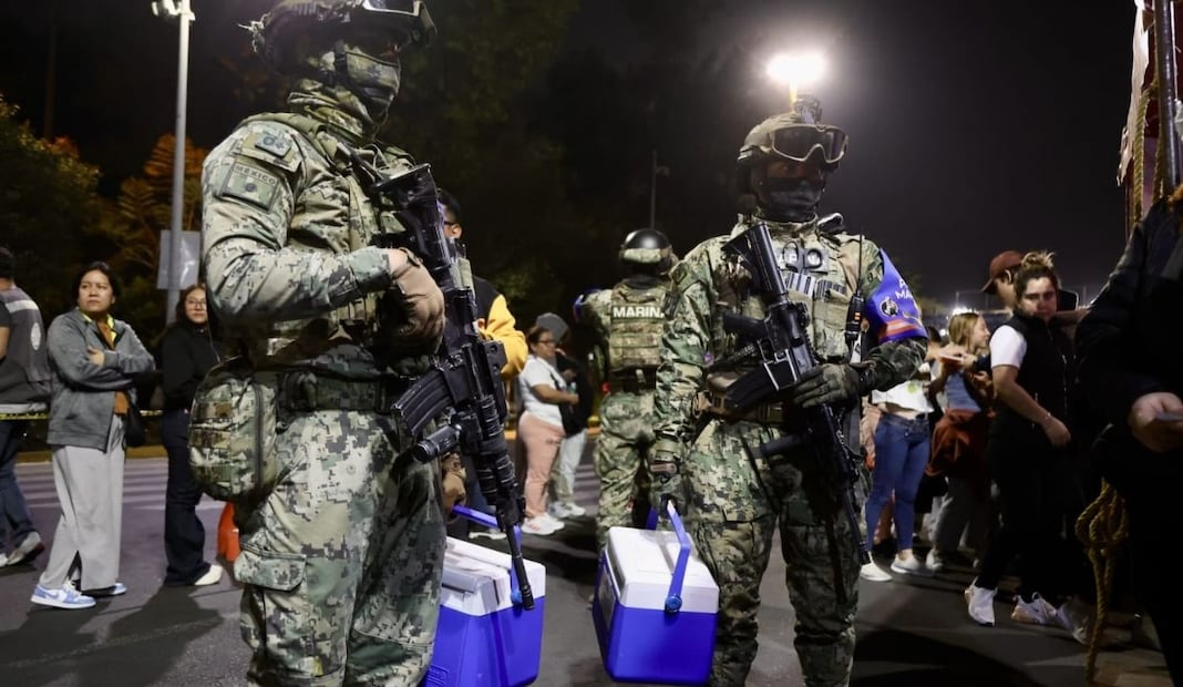 Vacunan contra el sarampión en Iztapalapa; instalan módulos nocturnos en central de abasto. Foto: Valente Rosas