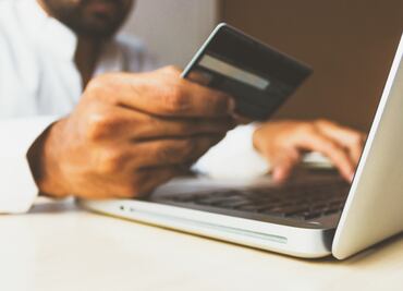 ¿Compras de último minuto? Cómo evitar ser víctima de fraude en línea esta Navidad