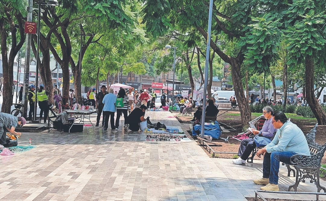 Ayer en la Alameda Central sólo se colocaron mercaditas. Foto: Arturo Ordaz Díaz/ EL UNIVERSAL