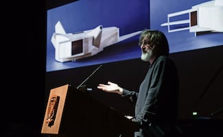 “Arquitectura con mirada distraída y ausente”: conferencia del premio Pritzker Smiljan Radić Clarke en la UNAM