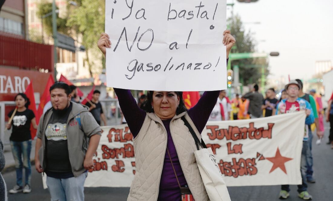 Se defienden. En los mensajes que se transmitirán, el PRD asegura que es una mentira que el alza a las gasolinas sea la única opción. (ARCHIVO EL UNIVERSAL)