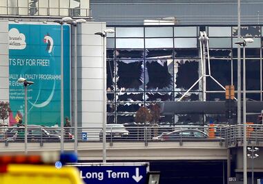 Reportan 13 muertos tras explosiones en aeropuerto de Bruselas