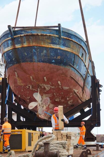 Barco donde murieron migrantes llegará a la Bienal de Venecia