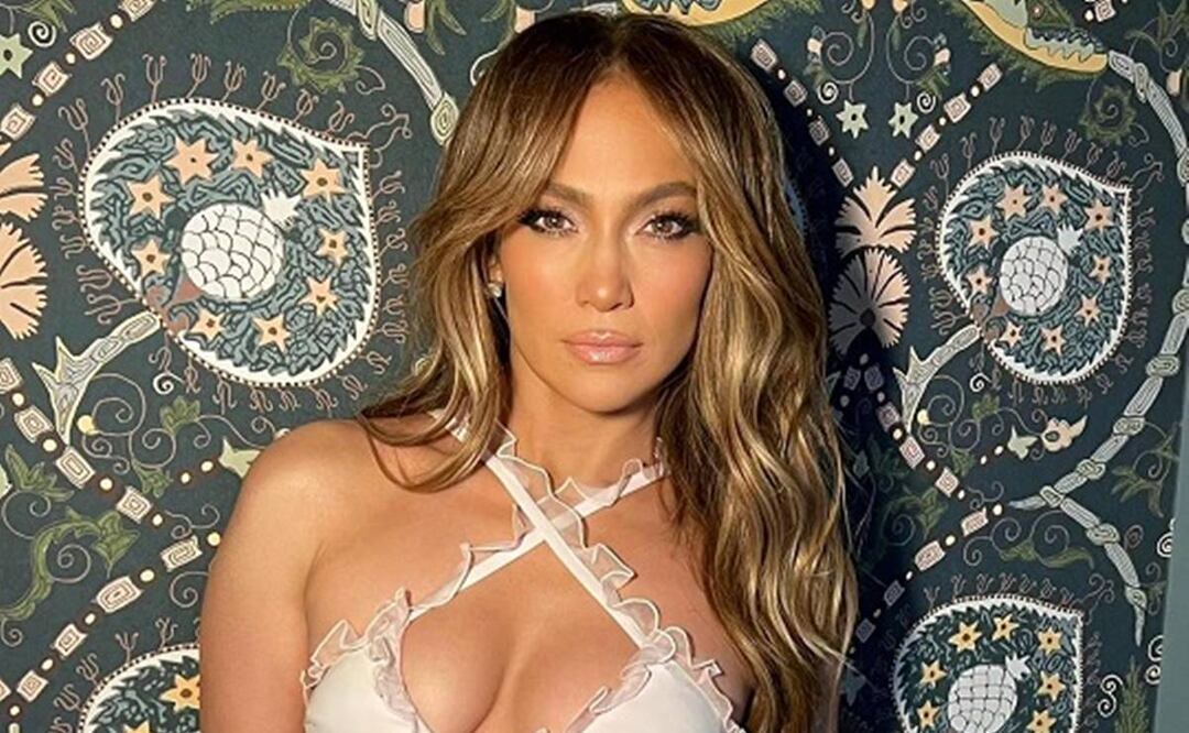 Jennifer Lopez llevó un vestido Valentino en el estreno de su nueva película en Los Ángeles / Foto: Instagram @jlo