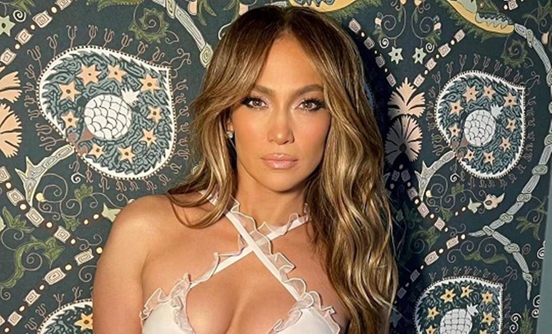 Jennifer Lopez llevó un vestido Valentino en el estreno de su nueva película en Los Ángeles / Foto: Instagram @jlo
