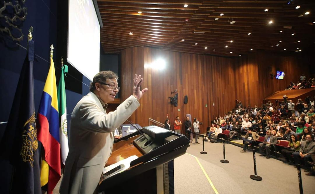 El expresidente de Colombia, Gustavo Petro durante su conferencia “El Capital en el Siglo XXI: Economía Política de la Crisis” en la UNAM (02/09/2026). Foto: X @PUEDJSUNAM