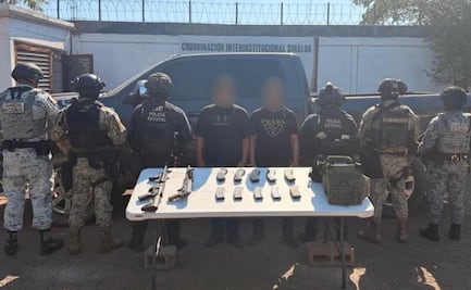 Detienen a 2 por portación de armas y reporte de robo en Sinaloa; confiscan armas automáticas y chalecos tácticos