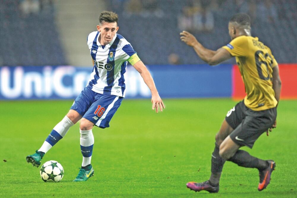 El volante mexicano ha cometido errores que han costado puntos. (FOTO: PAULO DUARTE. AP)