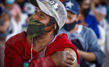 Vacunan contra Covid-19 a jornaleros y a sus hijos mayores de 14 años en Sinaloa 