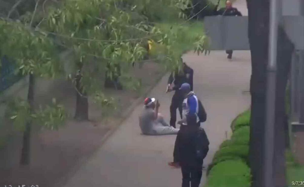 Asaltantes bajaron del taxi e intentaron darse a la fuga, pero fueron detenidos. Foto: Especial