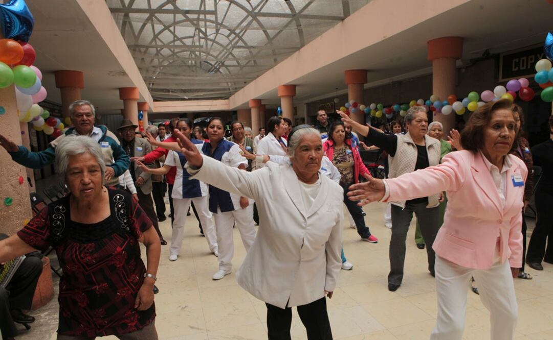 Muchos especialistas creen que la felicidad y el bienestar se presenta en forma de curva (U) a lo largo de la vida. (FOTO: Archivo/EL UNIVERSAL)
