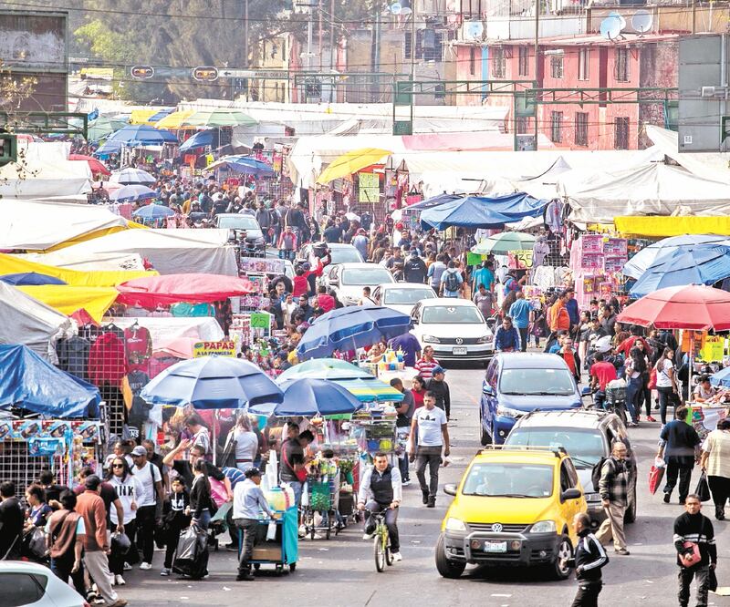 La jefa de Gobierno de la Ciudad de México, Claudia Sheinbaum Pardo, asegura que se reconoce el derecho al trabajo, pero que debe haber orden en el comercio en la vía pública, esto durante la presentación del Plan de Recuperación del Centro Histórico20-24