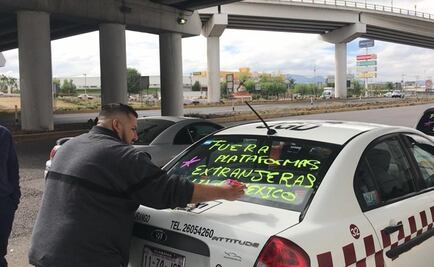 Taxistas protestan en la México-Querétaro contra Uber y Cabify