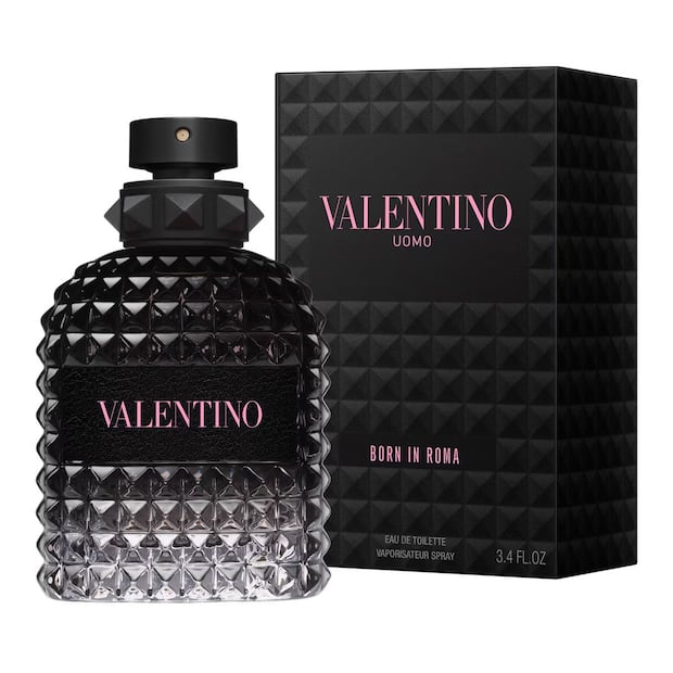 En tienda, prueba diferentes versiones del Valentino Uomo Born in Roma. Foto: Especial