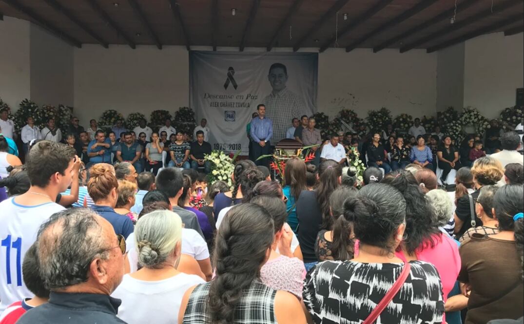 Despiden al alcalde con licencia y candidato de la coalición “Por Michoacán al Frente” a la presidencia municipal de Taretan, Alejandro Chávez Zavala. Foto: cortesía de Charbell Lucio