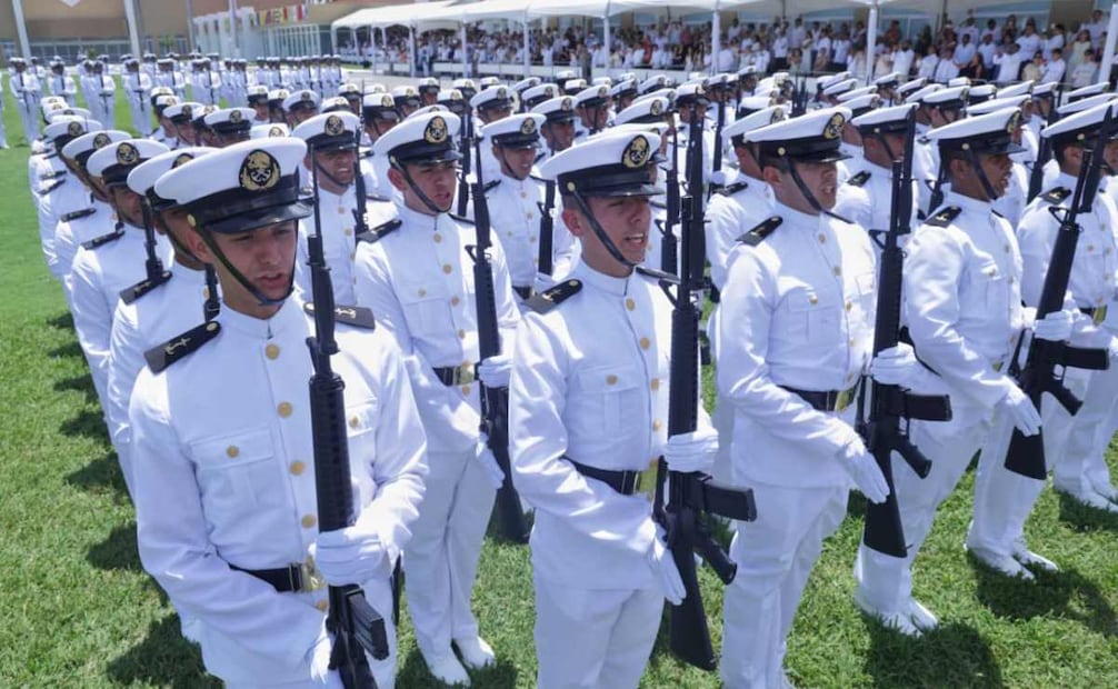 La presidenta de México, Claudia Sheinbaum Pardo, encabezó el 112 aniversario de la defensa del Puerto de Veracruz y jura de bandera de las y los cadetes de la Secretaría de Marina (Semar), en la Heroica Escuela Naval Militar, Antón Lizardo. Foto: Fernanda Rojas / EL UNIVERSAL