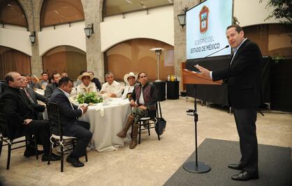 Por austeridad, Eruviel baja su sueldo y el de mandos superiores