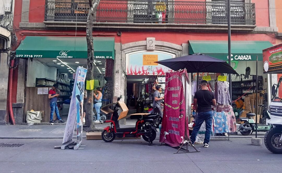 La asociación civil Unión de Vendedores Independientes Torreros del Centro Histórico recibió una prórroga a su permiso para instalarse en el predio de Brasil 61. Foto: Carlos Mejía | El Universal