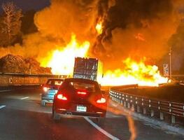 Vuelca y se incendia pipa en la autopista México-Puebla en Ixtapaluca; reportan cierre carretero