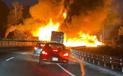 Vuelca y se incendia pipa de diésel en la autopista México-Puebla en Ixtapaluca; no se reportan heridos