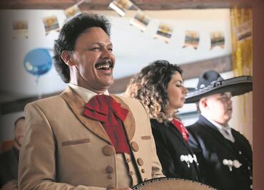 "Mariachis" tocan para salvar recuerdos