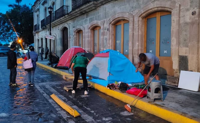 Sección 22 del SNTE comienza a levantar plantón en centro de Oaxaca; consulta preliminar a bases determina concluir paro y protestas