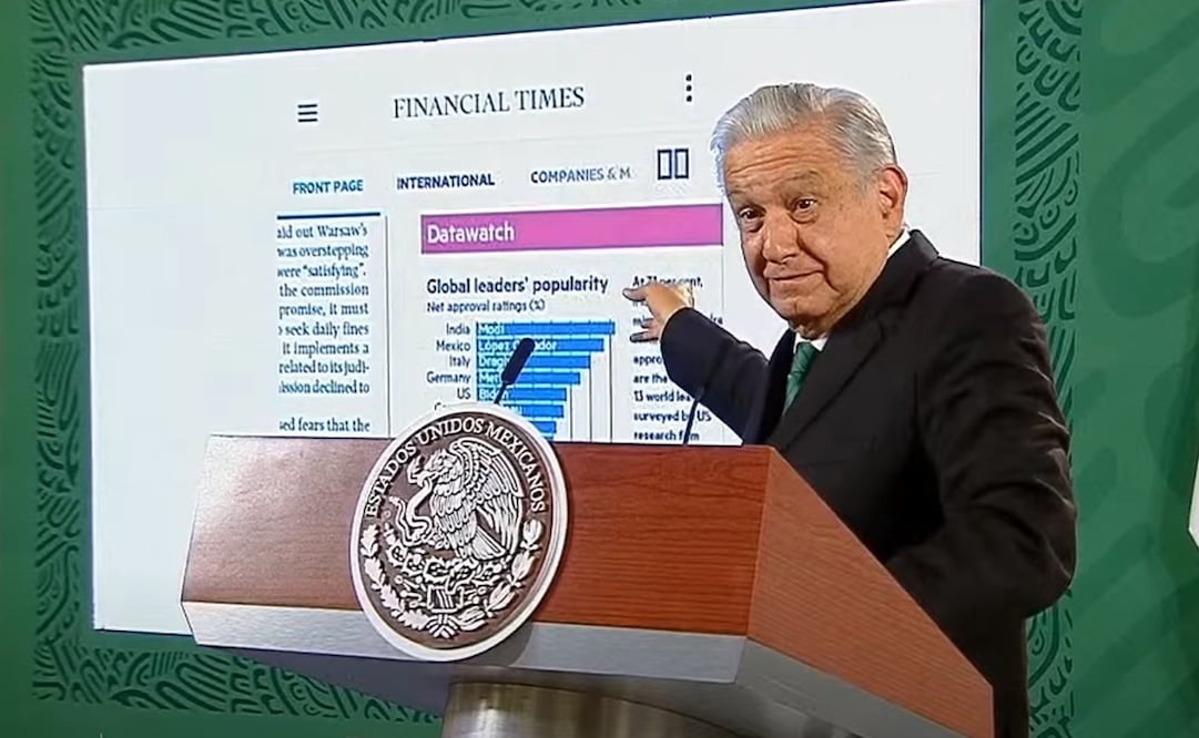 "Esto es para el archivo de vanidades. Van a decir nuestros adversarios ‘es un ególatra’", expresó López Obrador. Foto: Captura de pantalla. 