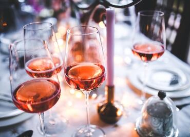 Los mejores vinos para maridar chiles en nogada