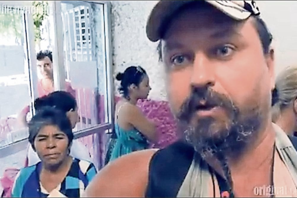 Ataque. El viernes pasado el ruso Aleksei Makeev agredió a varias personas, por lo que intentaron lincharlo (ESPECIAL)