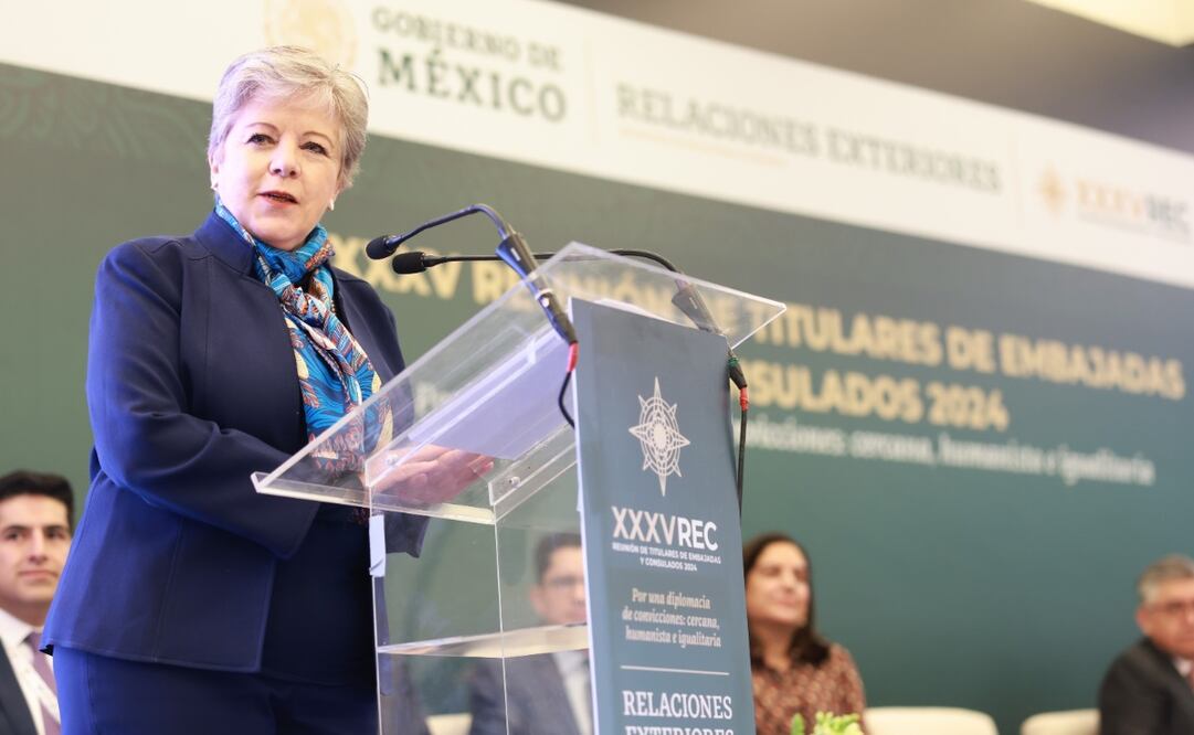 La canciller encabezó la xxxv Reunión de titulares de Embajadas y Consulados 2024. Foto: SRE