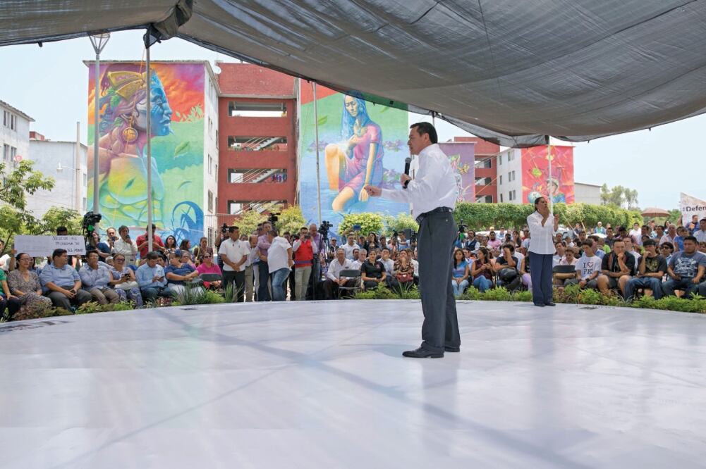 En su gira de trabajo por Cuernavaca, el secretario de Gobernación, Miguel Ángel Osorio Chong, comentó que es necesario que los gobiernos federal y estata les trabajen en conjunto en materia de seguridad (SEGOB)