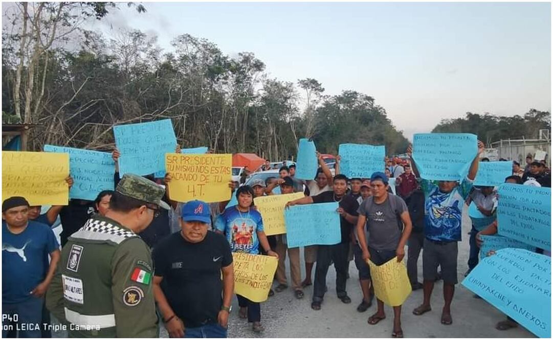 Los manifestantes protestaron en el campamento de la Secretaría de la Defensa Nacional, en el tramo Muyil-Felipe Carrillo Puerto, Yucatán. Foto: Especial