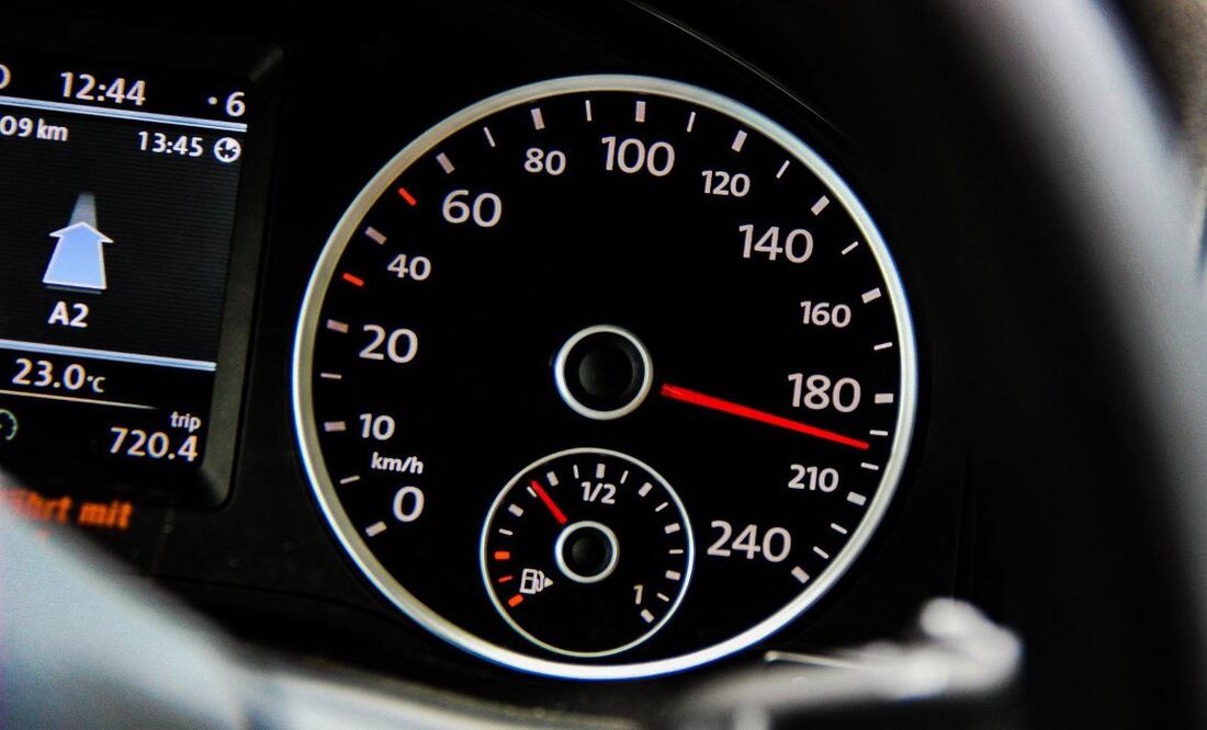 La velocidad a la que manejas tu automóvil influye en el consumo de combustible. Foto: Pixabay