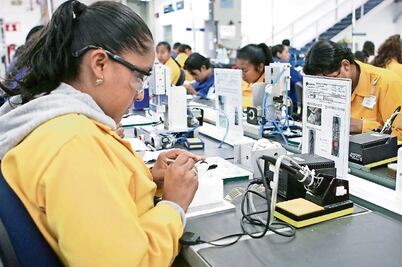  Industria maquiladora ofrece trabajos a repatriados