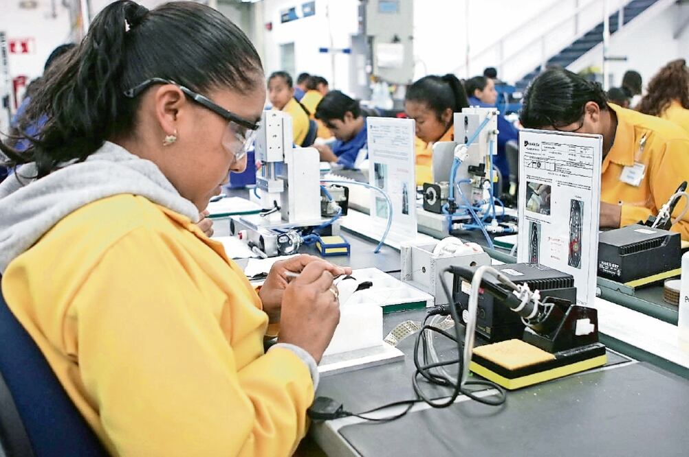 El plan piloto de las maquiladoras en apoyo a los repatriados iniciará en Tijuana, donde se ofrecerán entre 8 mil y 10 mil empleos (ARCHIVO EL UNIVERSAL)